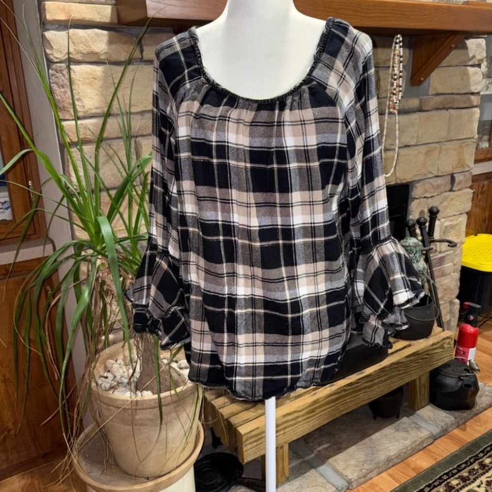 LIFE STYLE SIZE X-LARGE PLAID BLOUSE WITH STATEMENT SLEEVES AND DISTRESSING